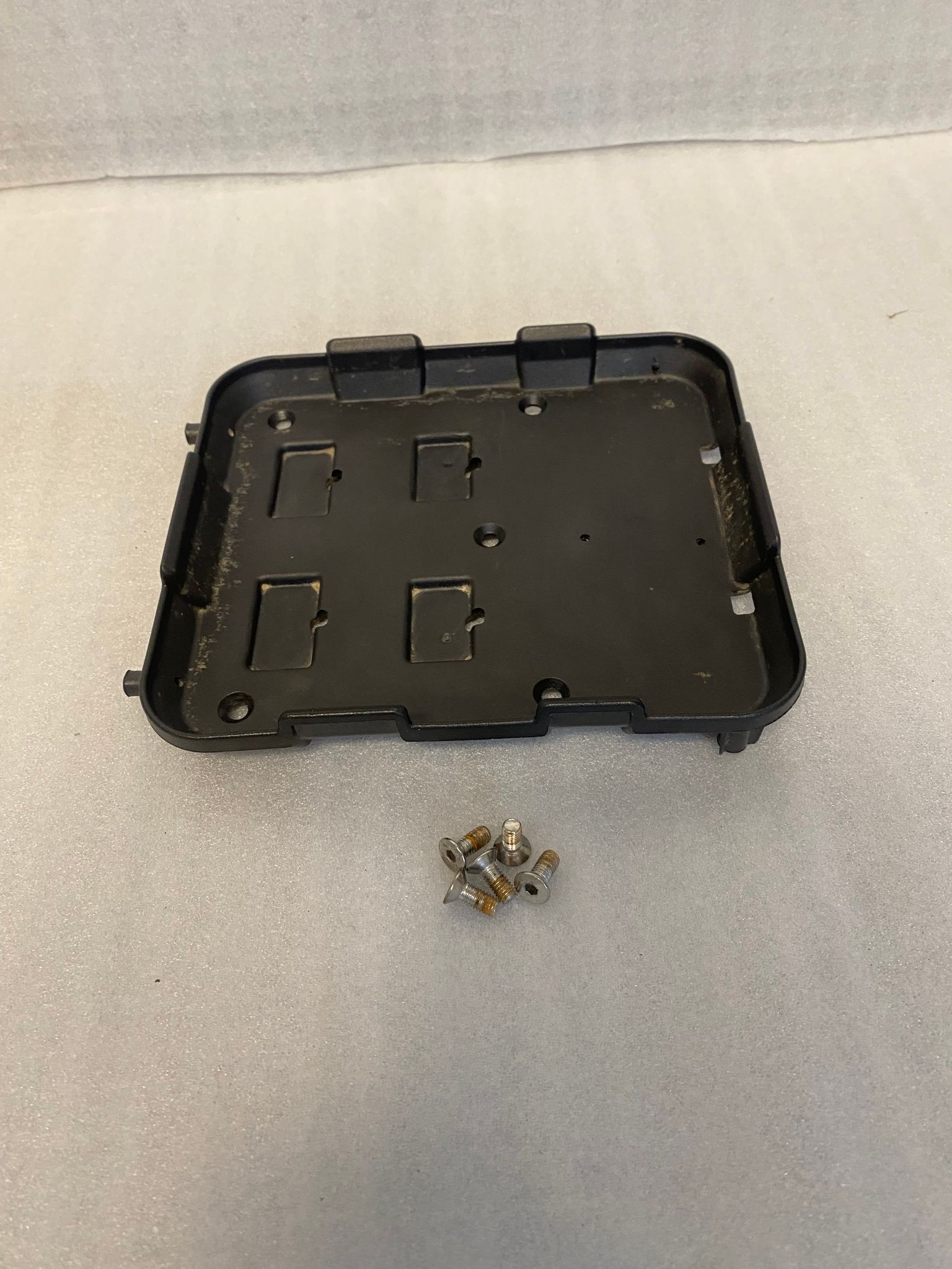 Batterikåpa undre inkl skruv - Sur-Ron Light Bee