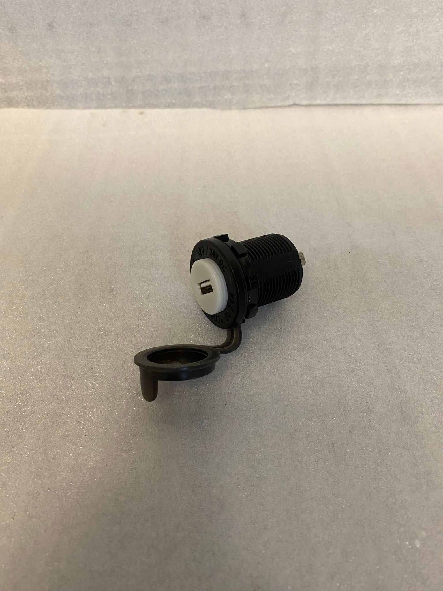 USB-uttag - Sur-Ron Light Bee