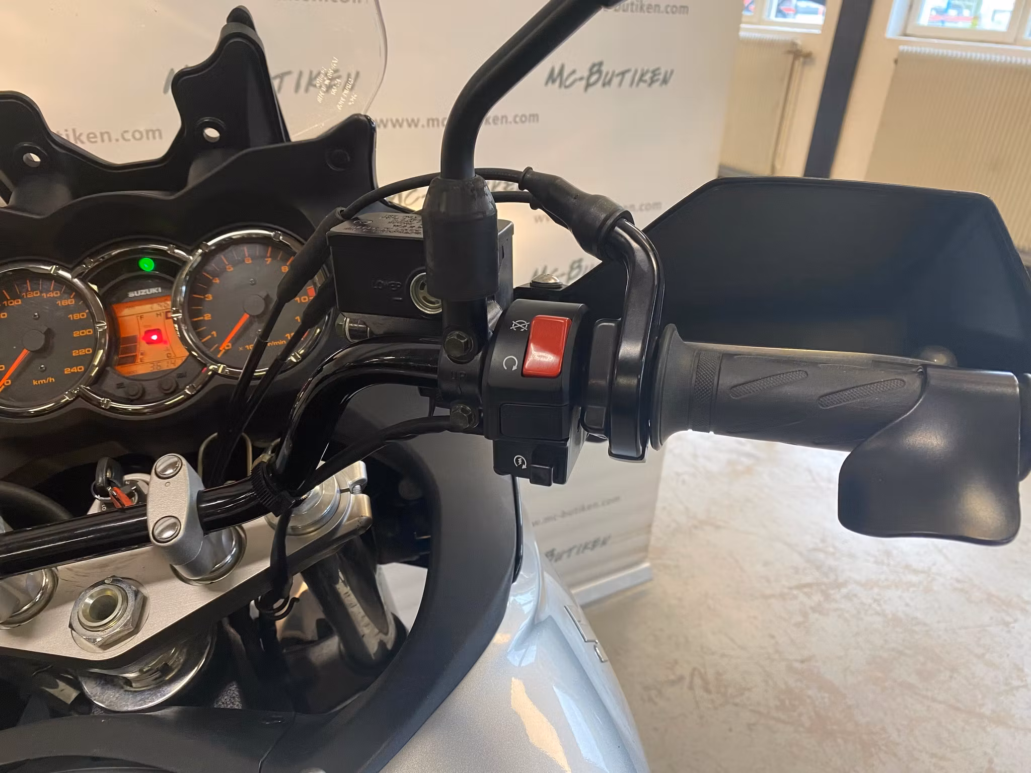 14 Suzuki Cycles DL1000 V-Strom 1.0