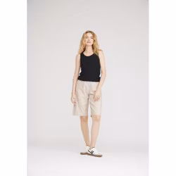 Donna loose shorts sand