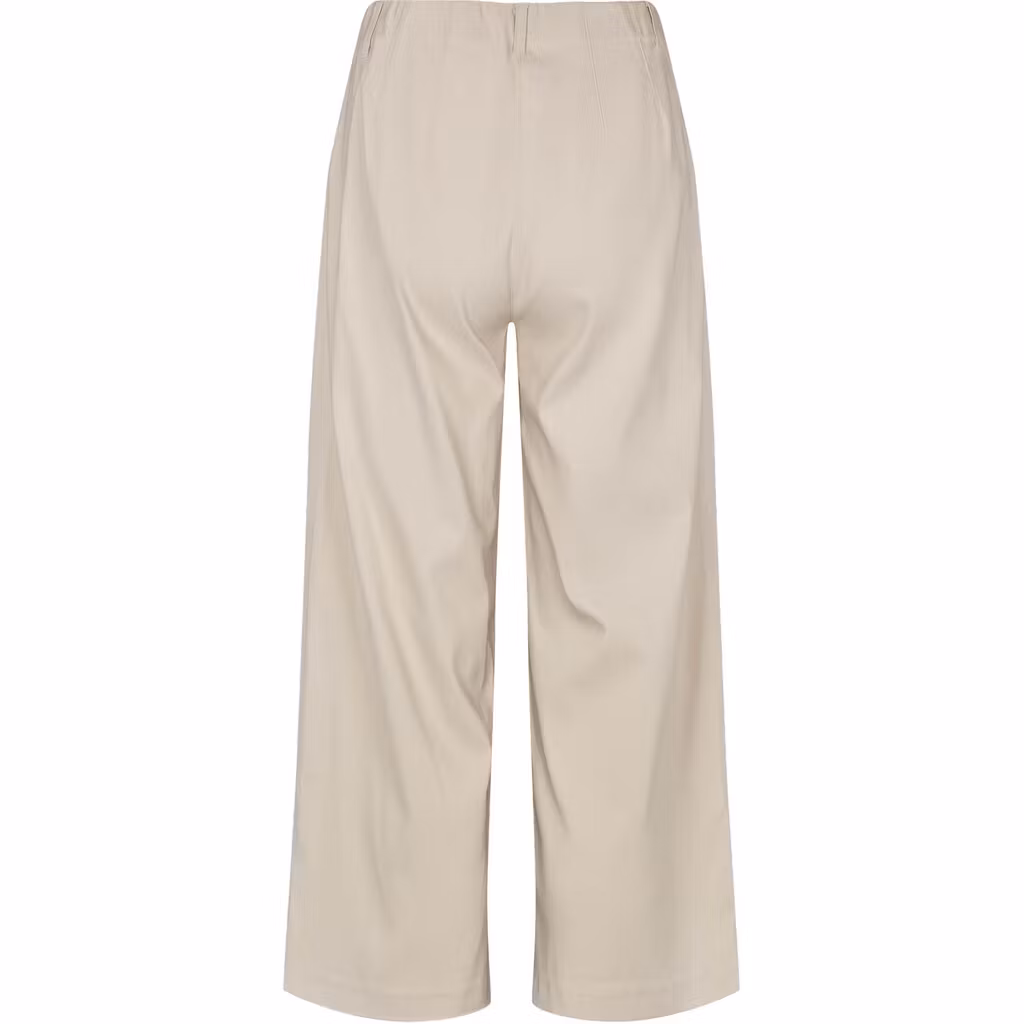 Donna loose cropped sand