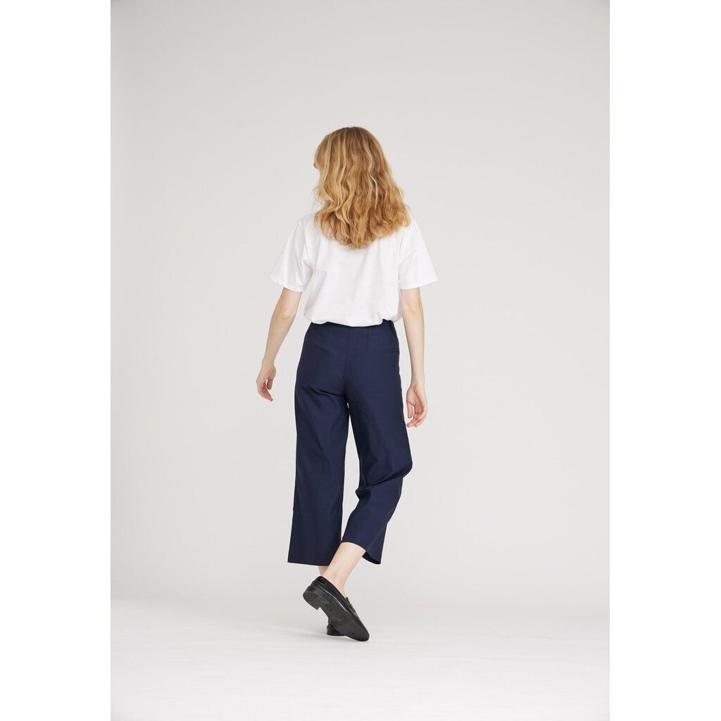 Donna loose cropped marinblå
