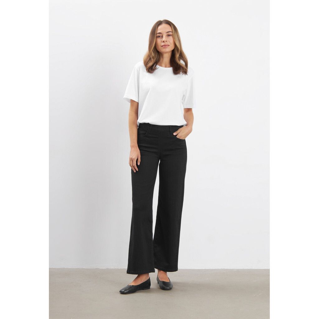 Donna loose black denim