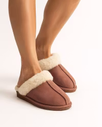 SANDEFJORD Fårskinnstofflor, Mocha Mousse (EU36-EU41)