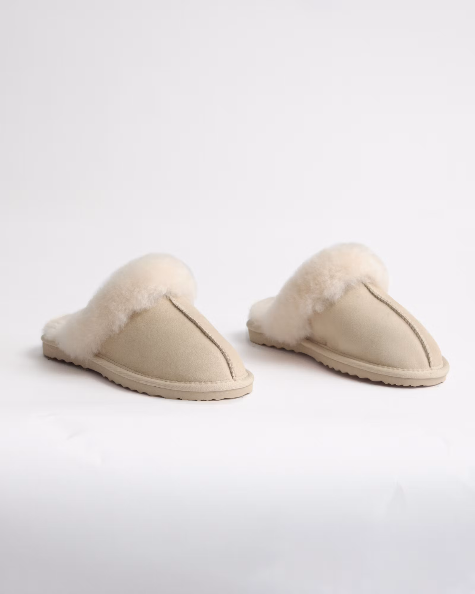 SANDEFJORD Lampaannahkaiset tossut - hiekka (EU36-EU41)