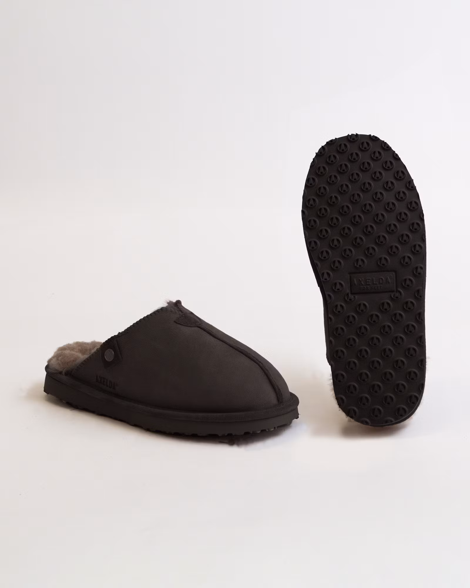 ÅBO lampaannahkaiset tohvelit, Axelda - musta/kivi