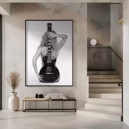 Lady And The Les Paul