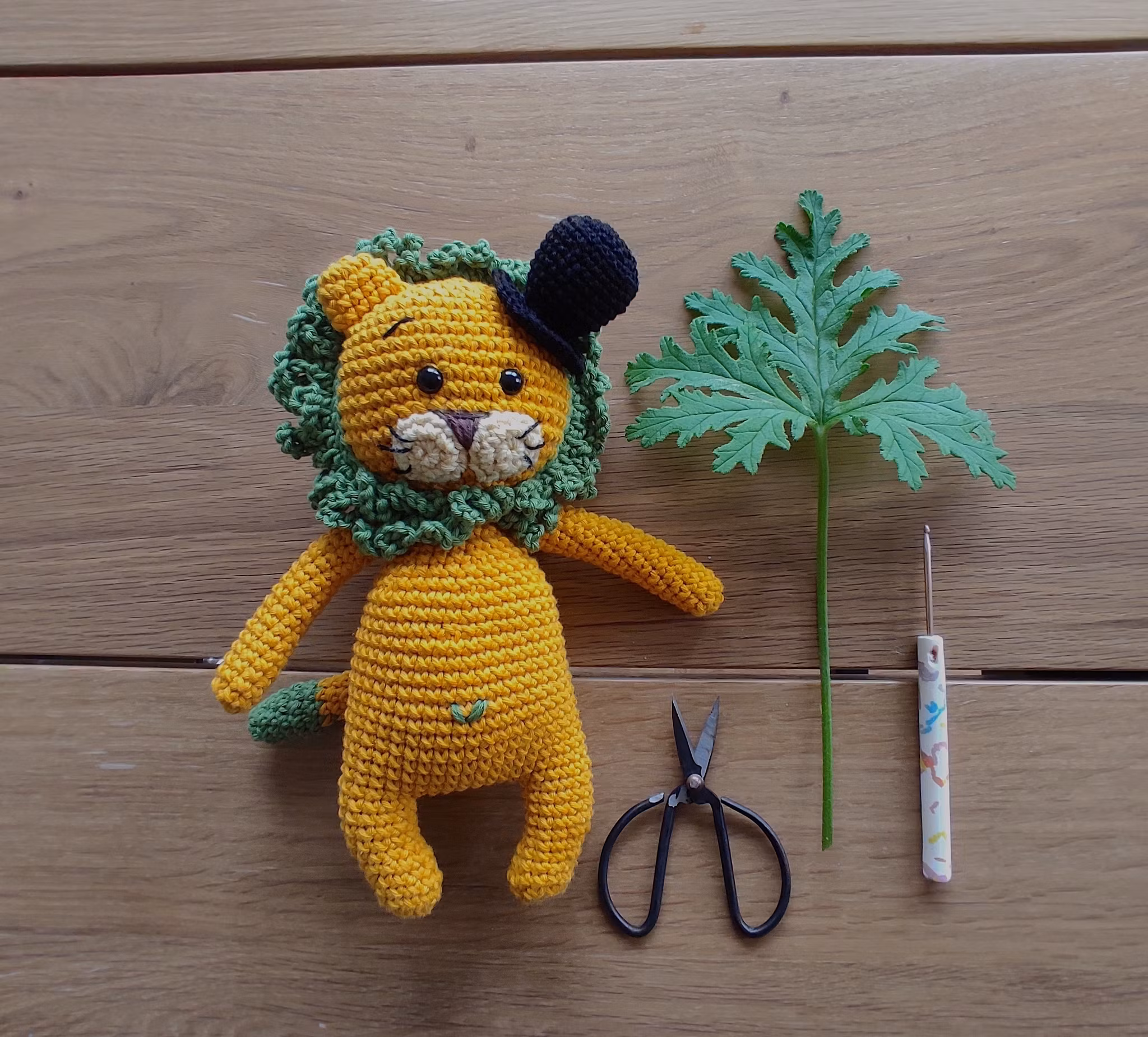 VIRKMÖNSTER LEJON Mr Nils • Safari • amigurumi virkbeskrivning • crochetbykim • PDF