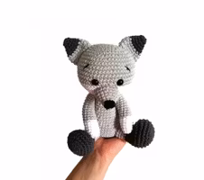 DIY kit Varg • Skogsdjur • Virkset gosedjur • Do it yourself kit • Crochetbykim