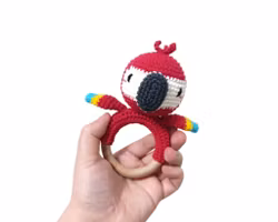 VIRKMÖNSTER Bitring Papegoja • Baby skallra • amigurumi virkbeskrivning • crochetbykim • PDF