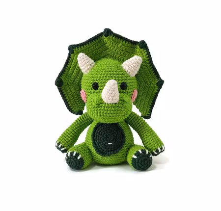 DIY kit Grön Triceratops • Dinosaurie • Virkset gosedjur • Crochetbykim