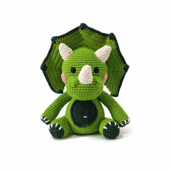 DIY kit Grön Triceratops • Dinosaurie • Virkset gosedjur • Crochetbykim