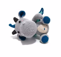 DIY kit Grå drake • Dragon Magi • Virkset gosedjur • Do it yourself kit • Crochetbykim