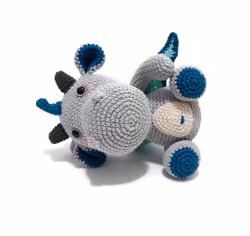 DIY kit Grå drake • Dragon Magi • Virkset gosedjur • Do it yourself kit • Crochetbykim