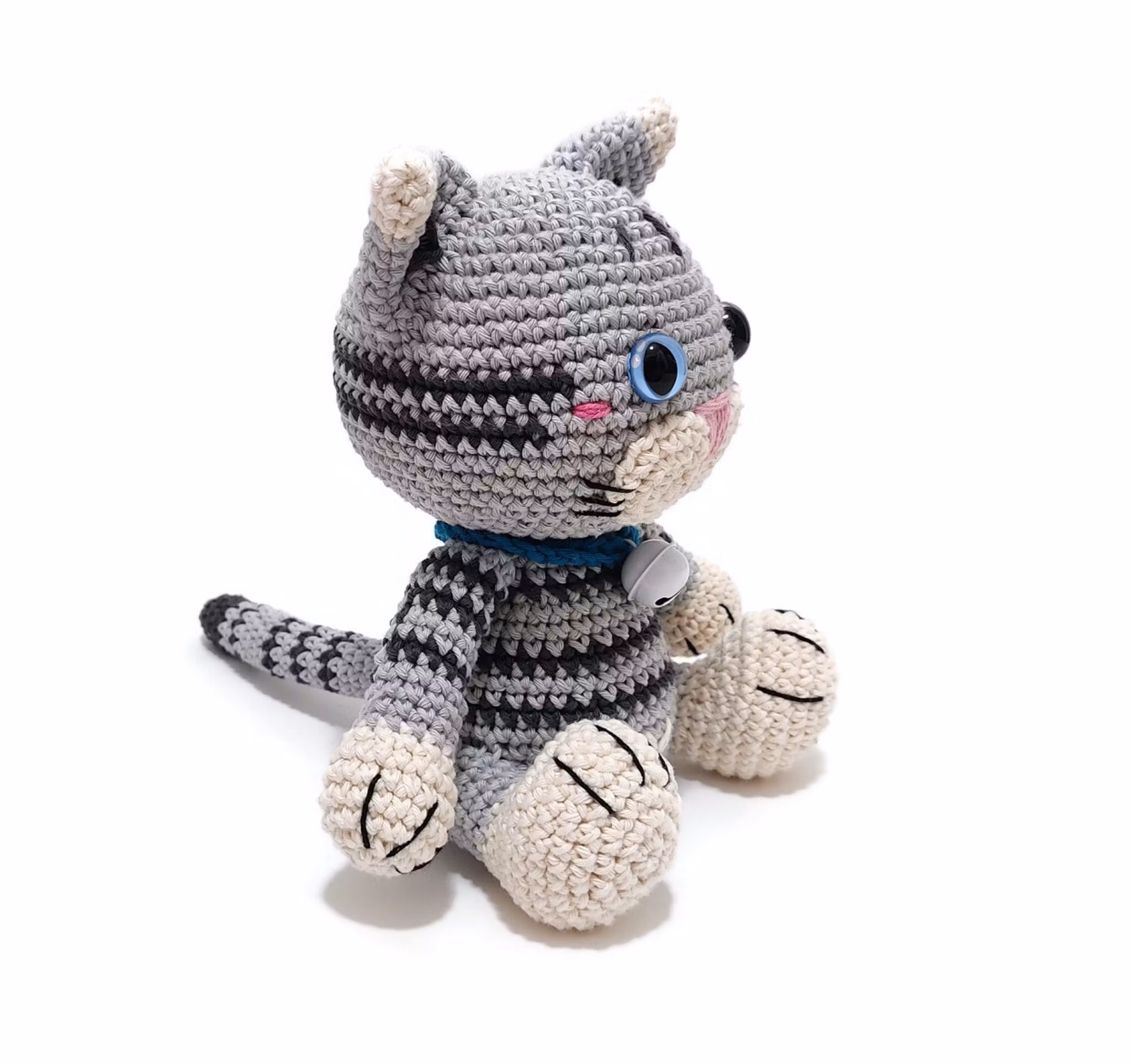 DIY kit Grå katt • PICATSO • Virkset gosedjur • Do it yourself kit • Crochetbykim