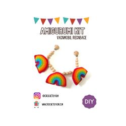 Amigurumi kit Vagnmobil Regnbåge • Barnvagnsmobil • Virkset gosedjur • DIY-kit • Crochetbykim