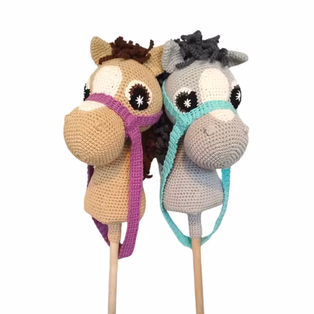 VIRKMÖNSTER Käpphäst Hazel • Hobby horse • amigurumi virkbeskrivning • crochetbykim • PDF