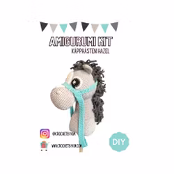 Amigurumi kit Ljusgrå käpphäst • Hazel hobby horse • Virkset gosedjur • DIY-kit • Crochetbykim
