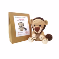 DIY kit Lejon Limbani • Safari • Virkset gosedjur • DIY-kit • Crochetbykim