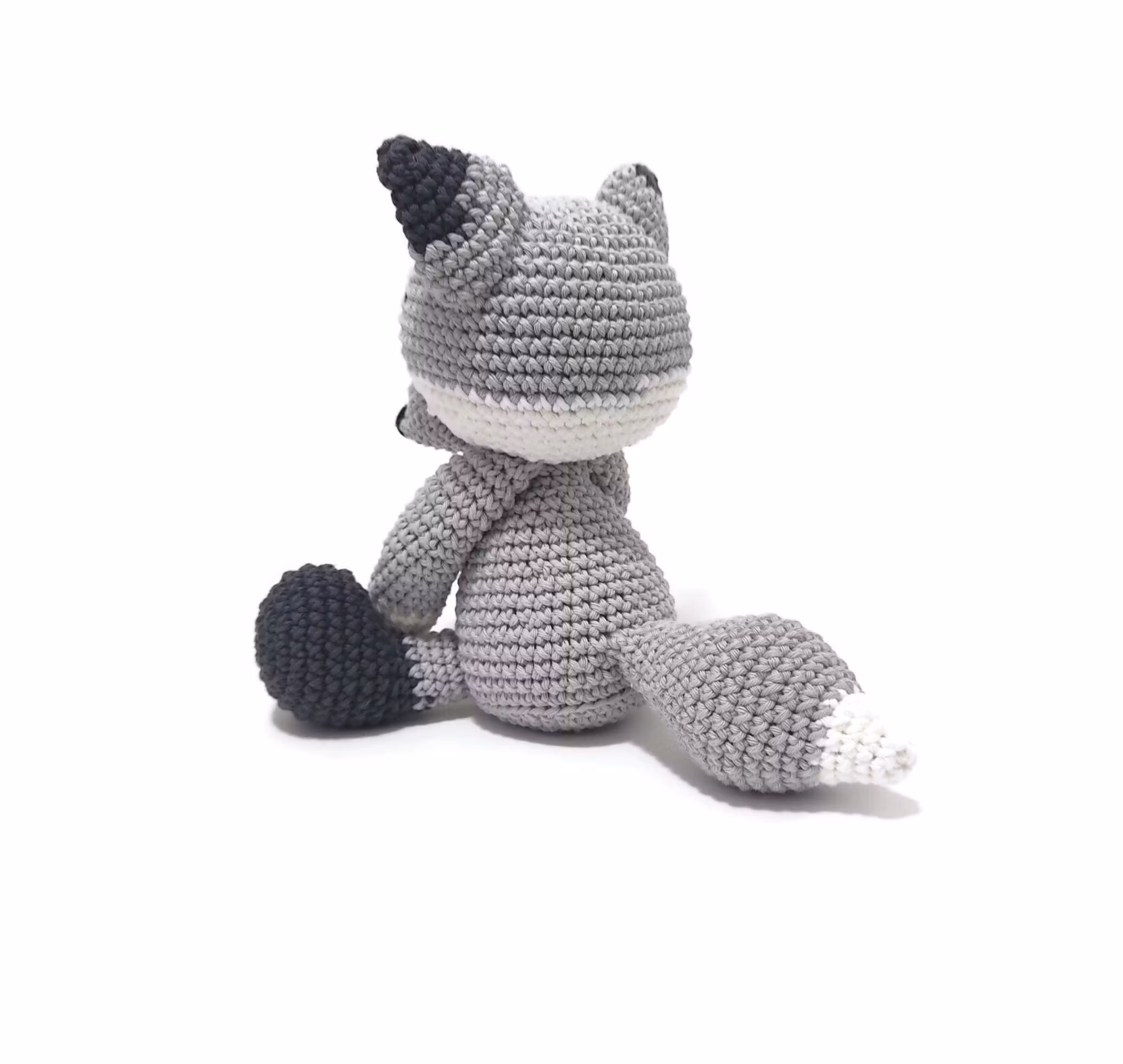 DIY kit Varg • Skogsdjur • Virkset gosedjur • Do it yourself kit • Crochetbykim