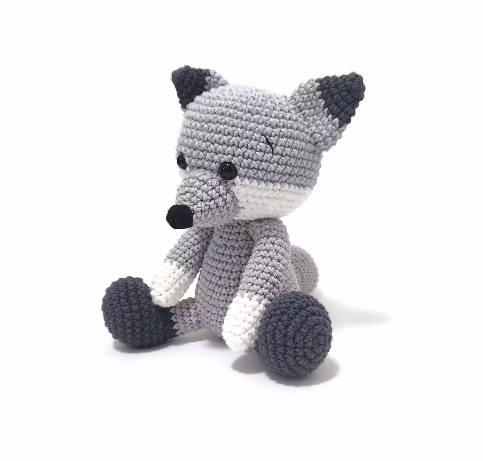 DIY kit Varg • Skogsdjur • Virkset gosedjur • Do it yourself kit • Crochetbykim