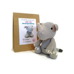 DIY kit Noshörningen Otto • Safari • Virkset gosedjur • Do it yourself kit • Crochetbykim