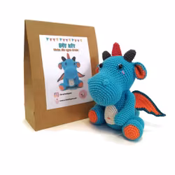 DIY kit Turkos drake • Dragon Magi • Virkset gosedjur • Do it yourself kit • Crochetbykim