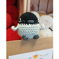 DIY Kit LULU Bebis Pingvin• Virkset gosedjur • Skapa din egen fågel • Crochetbykim