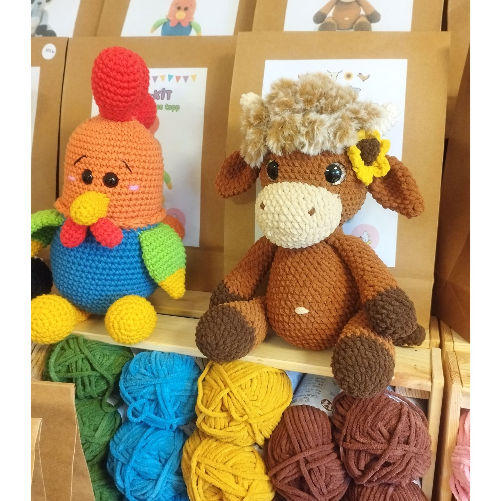 DIY kit Höglandsko EVELYN • Safari • Virkset gosedjur • Do it yourself kit • Crochetbykim