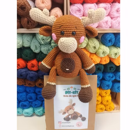 DIY kit Älg • Skogsdjur • Virkset gosedjur • DIY-kit • Crochetbykim
