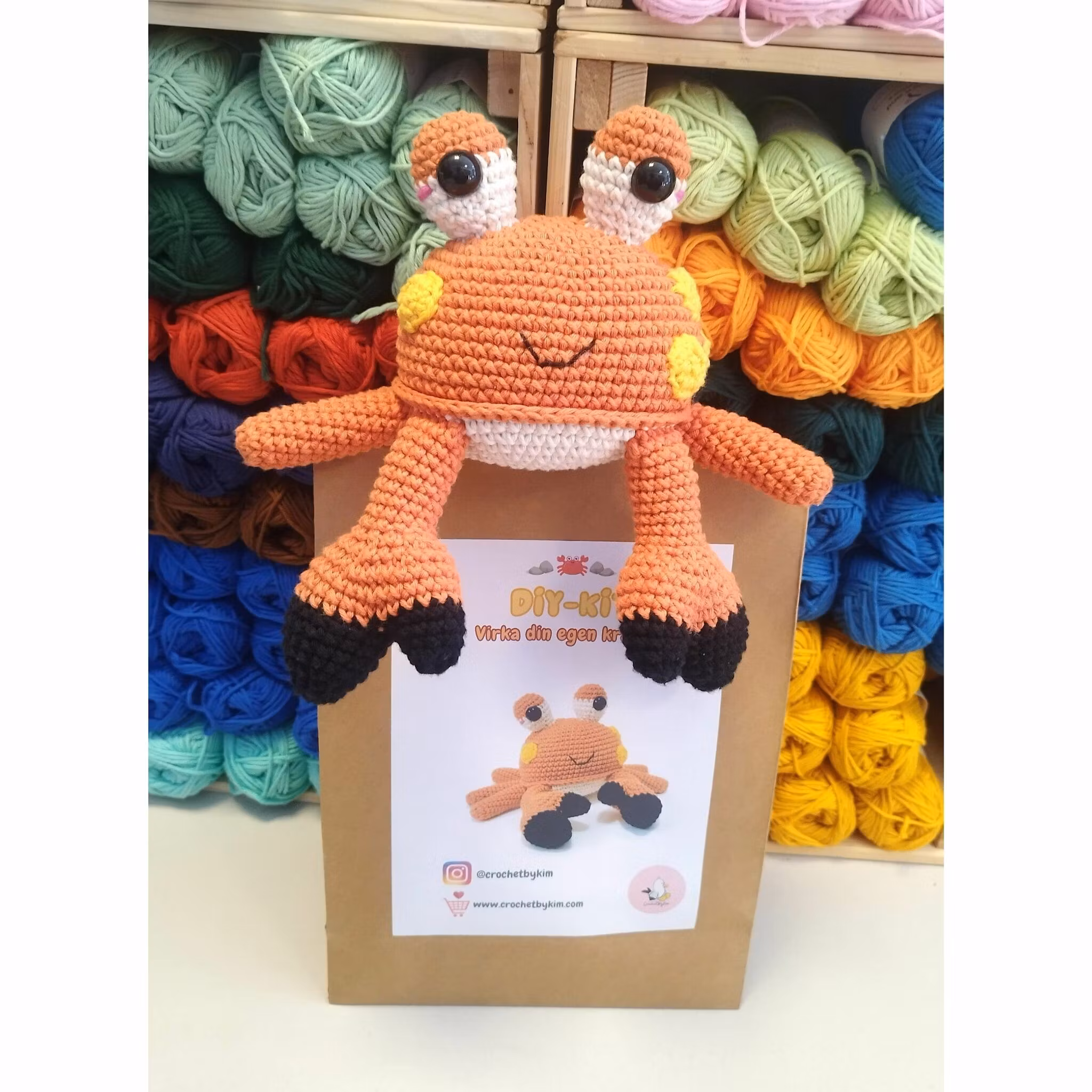 DIY Kit Orange Krabba MR Hammer • Virkset gosedjur • Skapa din egen krabba • Crochetbykim