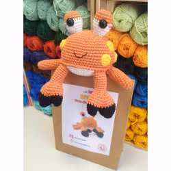 DIY Kit Orange Krabba MR Hammer • Virkset gosedjur • Skapa din egen krabba • Crochetbykim