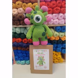 DIY kit Monster BLINKY • Grönt monster • Virkset gosedjur • DIY-kit • Crochetbykim