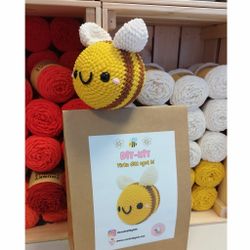 DIY Kit Jelly Bi Original• Virkset gosedjur • Skapa ditt eget bi • Crochetbykim