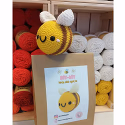 DIY Kit Jelly Bi Original• Virkset gosedjur • Skapa ditt eget bi • Crochetbykim