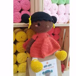DIY kit Mörk EVY • Doll • Virkset docka • Virka din egen docka • Crochetbykim