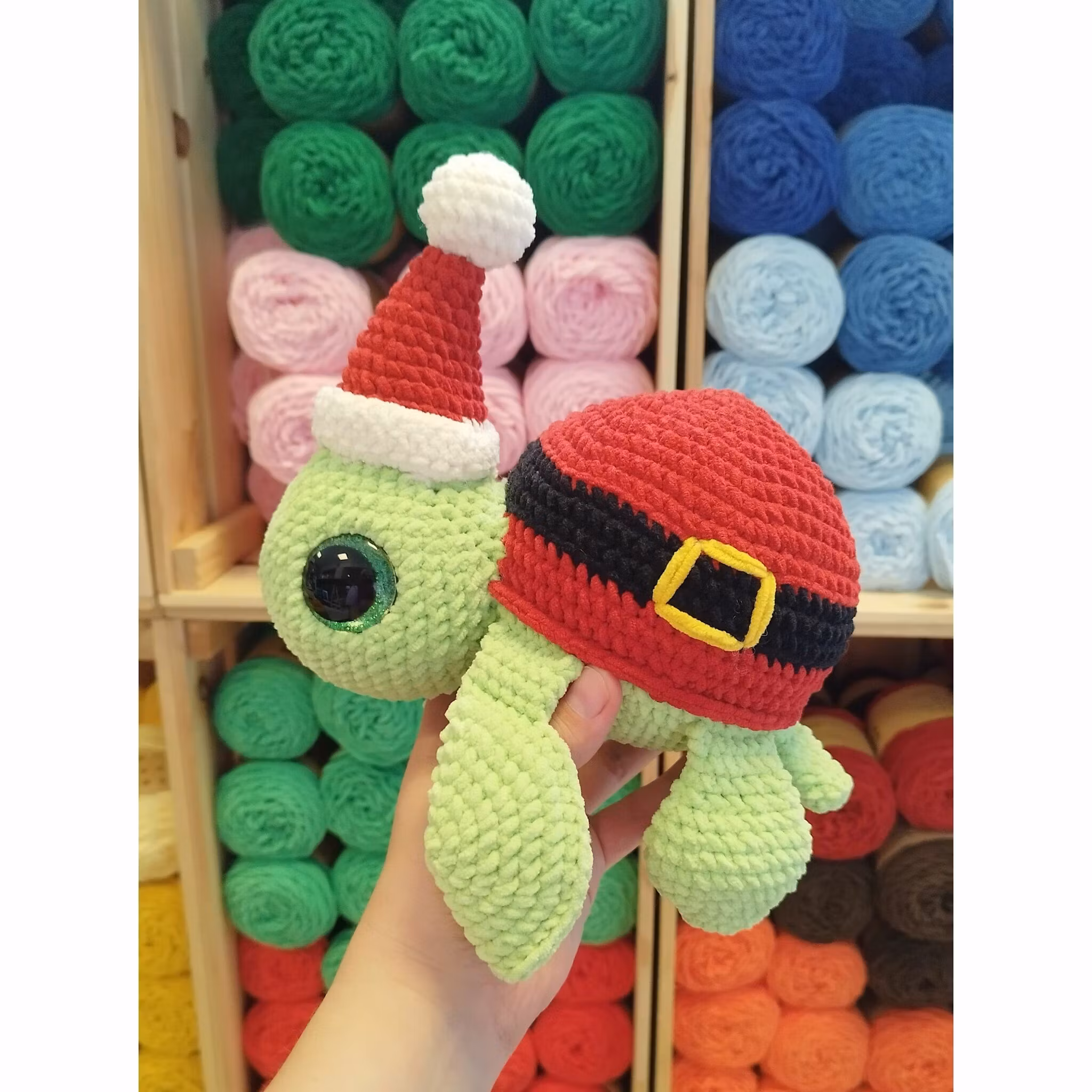 DIY KIT - Virka din egen Julsköldpadda: Jultomte Turtellini Christmas Edition