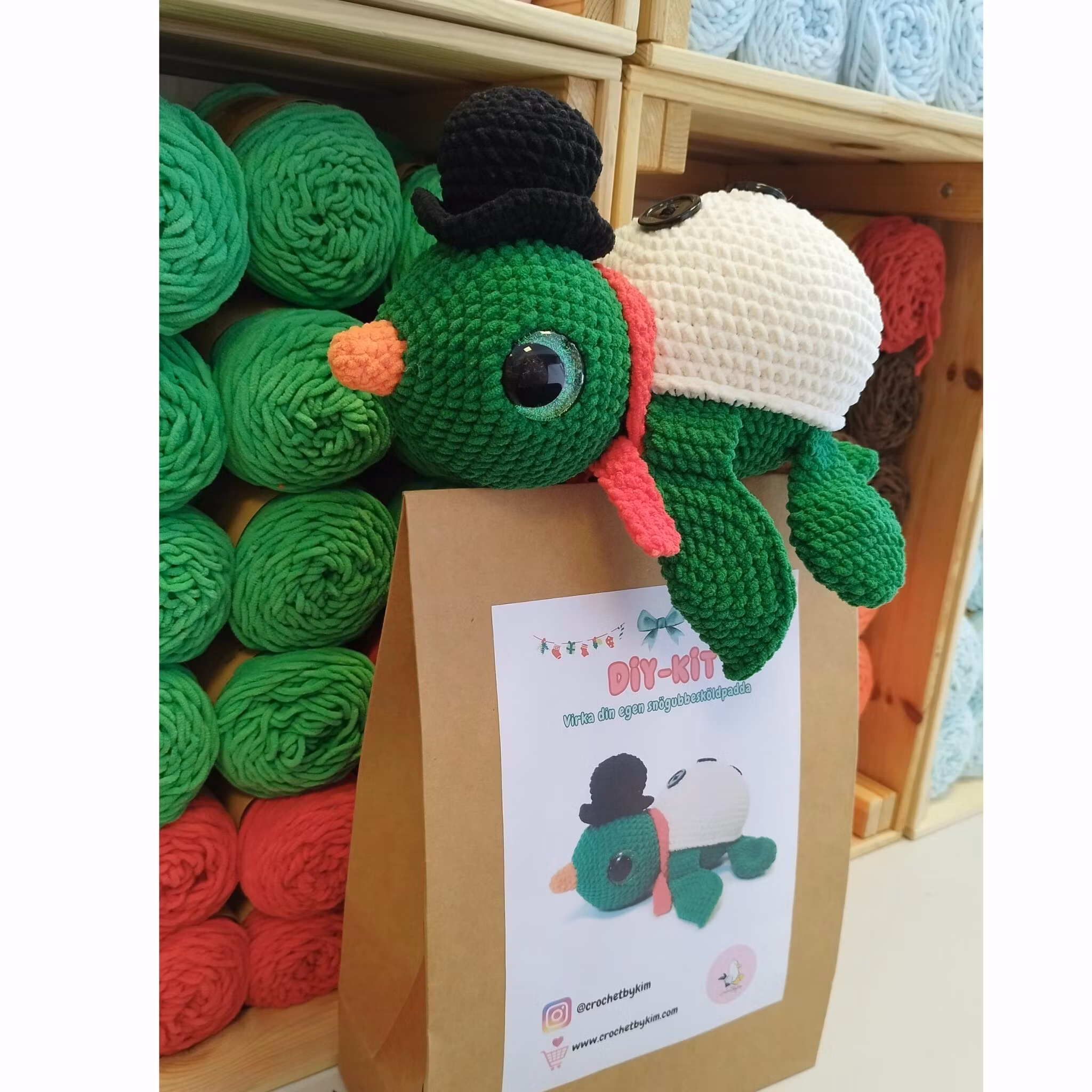 DIY KIT - Virka din egen Julsköldpadda: Snögubbe Turtellini Christmas Edition