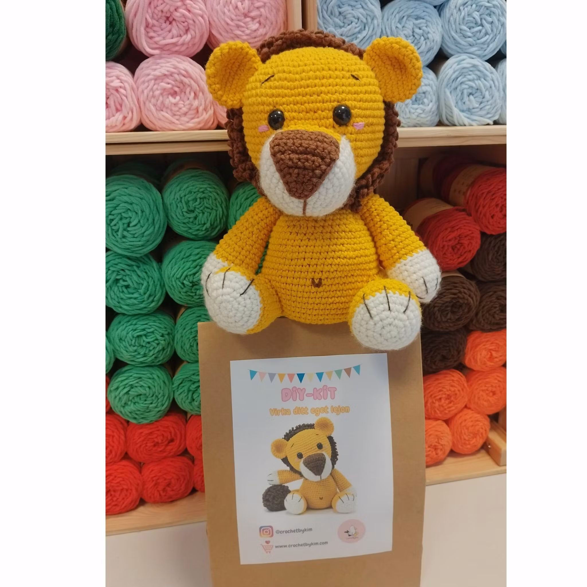 DIY kit Lejon Limbani • Safari • Virkset gosedjur • DIY-kit • Crochetbykim