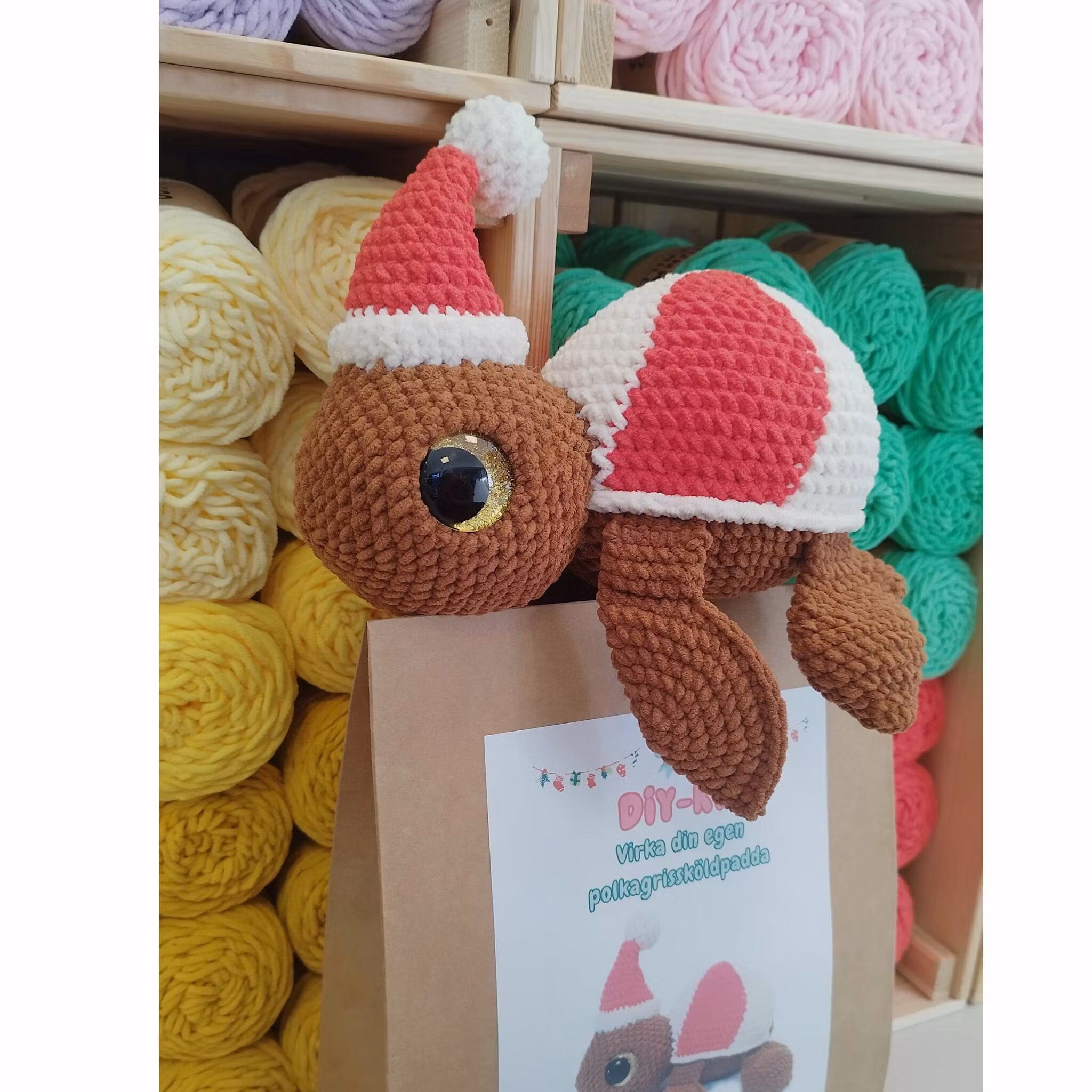 DIY KIT - Virka din egen Julsköldpadda: Polkagris Turtellini Christmas Edition