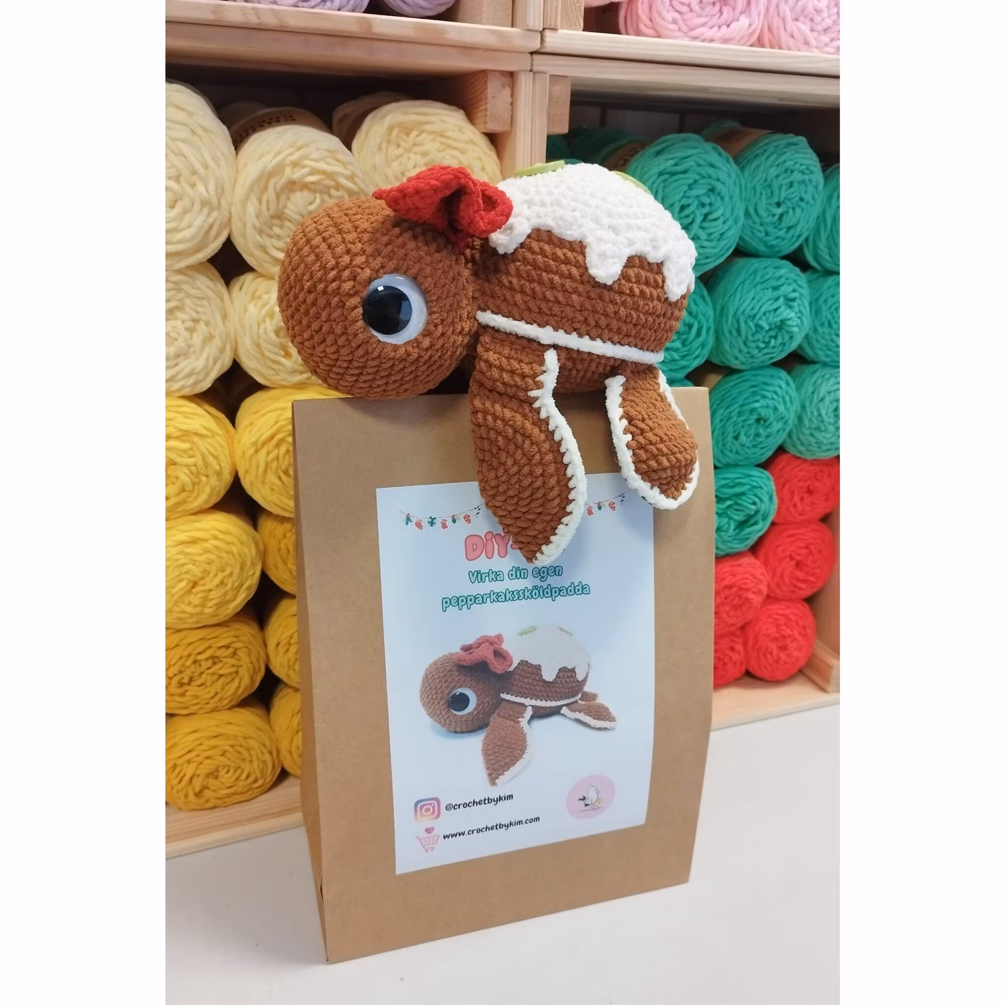 DIY KIT - Virka din egen Julsköldpadda: Pepparkaka Turtellini Christmas Edition