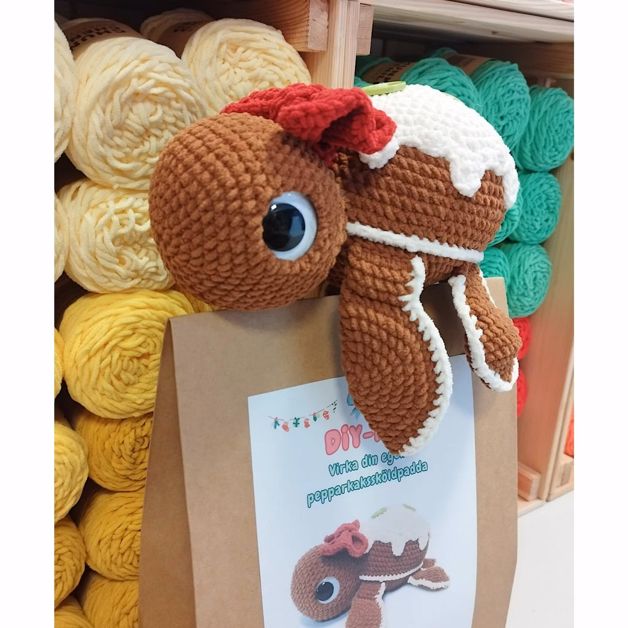 DIY KIT - Virka din egen Julsköldpadda: Pepparkaka Turtellini Christmas Edition