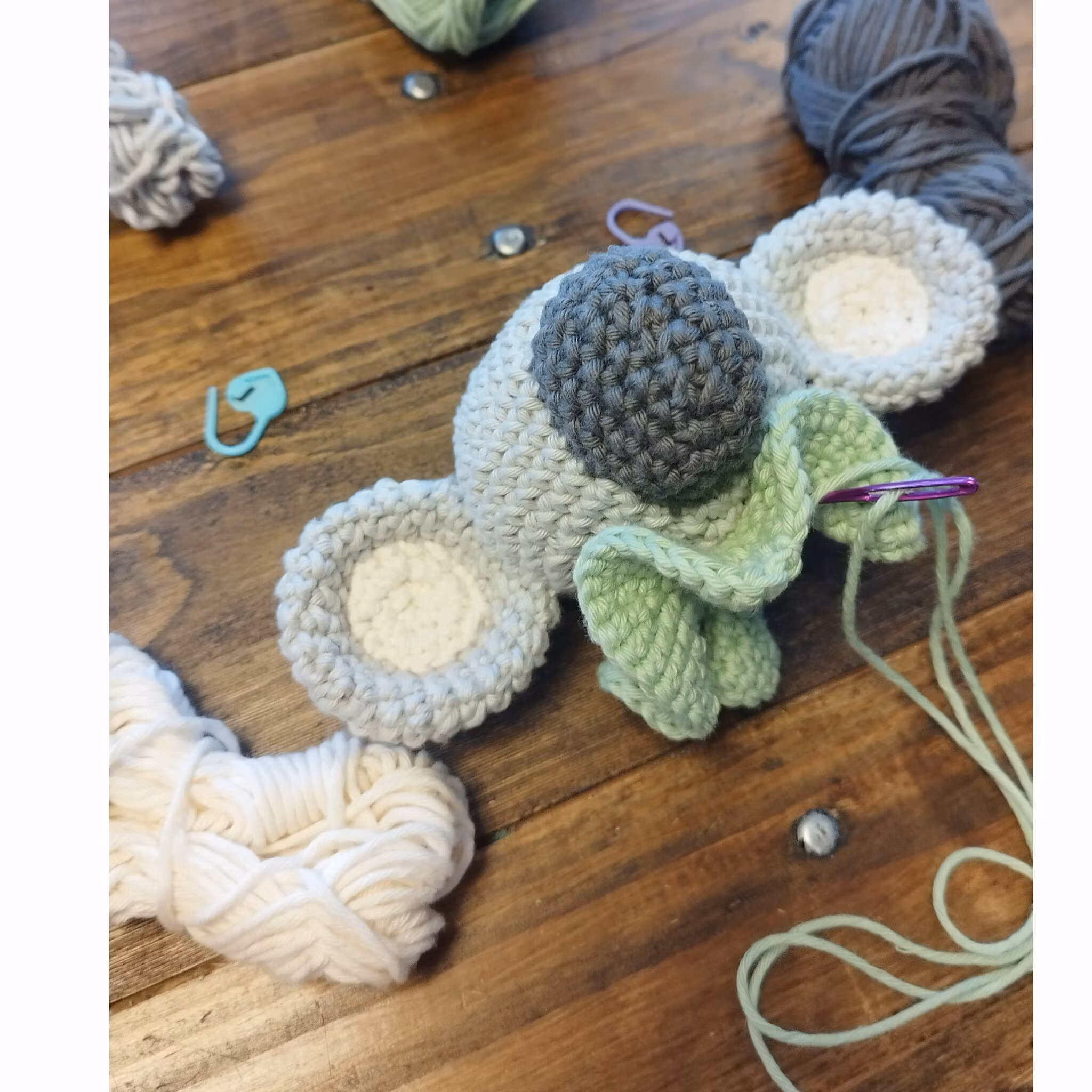 VIRKMÖNSTER Bitring Koala • Baby skallra • amigurumi virkbeskrivning • crochetbykim • PDF