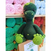 DIY kit Grön Brontosaurus Broccoli • Dinosaurie • Virkset gosedjur • DIY-kit • Crochetbykim