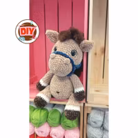 DIY kit CARAMELLI Junior Velvet Mini • Beige Häst • Virkset gosedjur • Do it yourself kit • Crochetbykim