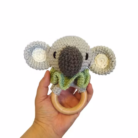 DIY kit KOALA bitring grön • Skallra • Virkset gosedjur • Do it yourself kit • Crochetbykim