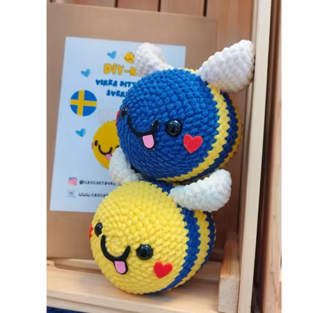 🐝 DIY-kit Sverigebi Blå – Virka ditt eget Sverigebi! 💙💛