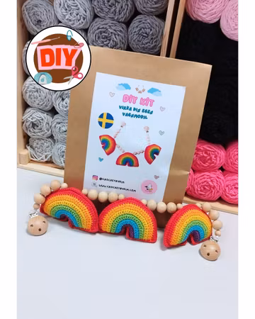 DIY kit Vagnmobil Regnbåge • Barnvagnsmobil • Virkset gosedjur • DIY-kit • Crochetbykim
