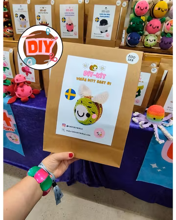DIY Kit Jelly Bi Kiwi• Virkset gosedjur • Skapa ditt eget bi • Crochetbykim