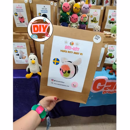 DIY Kit Jelly Bi Sushi• Virkset gosedjur • Skapa ditt eget bi • Crochetbykim